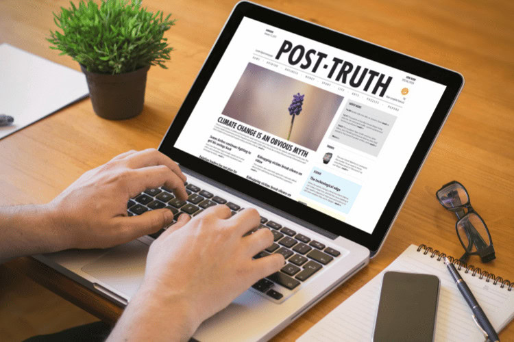 9 Types of Anchor Texts in SEO (And How Important They Are) 3 Close up of a man reading an article on his laptop